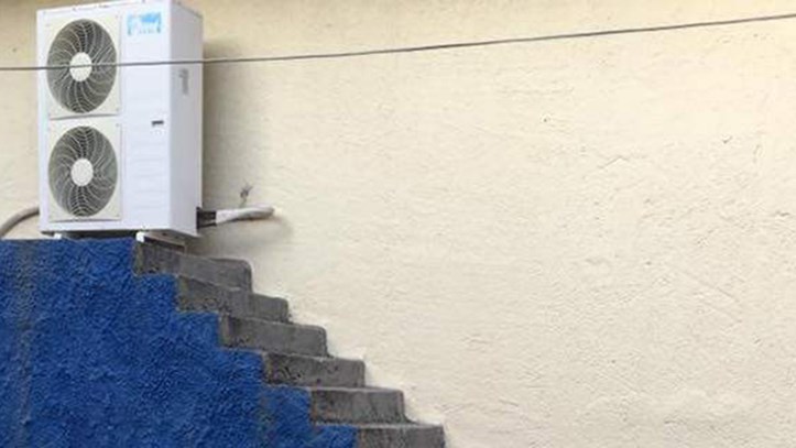 Νέα πατέντα για air condition – Η σκάλα που δεν… οδηγεί πουθενά – ΦΩΤΟ