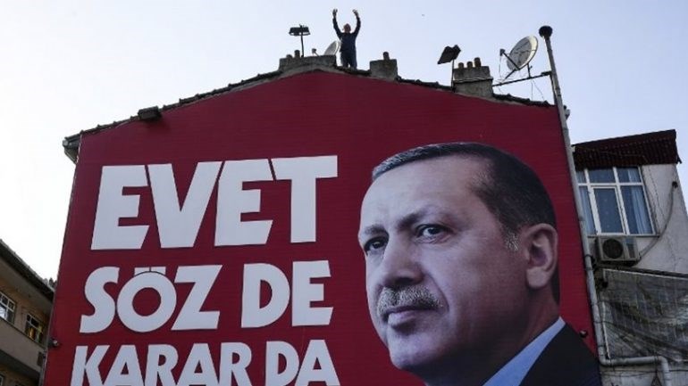Τουρκία: Τι δείχνουν οι δημοσκοπήσεις για το δημοψήφισμα