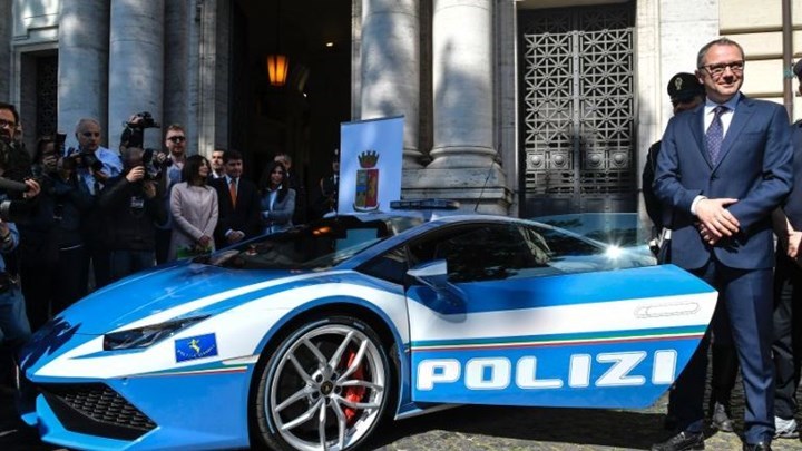 Η αστυνομία αγόρασε Lamborghini – BINTEO
