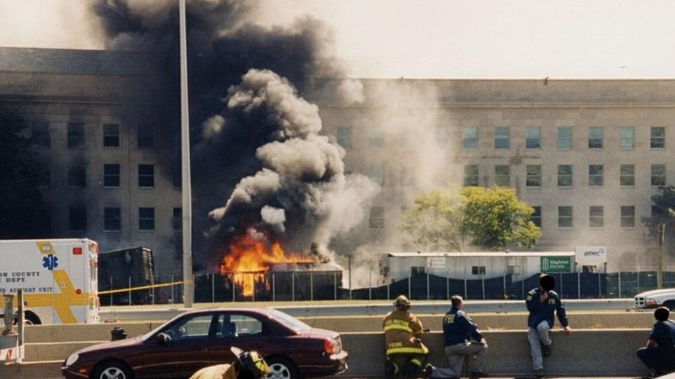 Στο φως της δημοσιότητας νέες εικόνες από την επίθεση της 11ης Σεπτεμβρίου