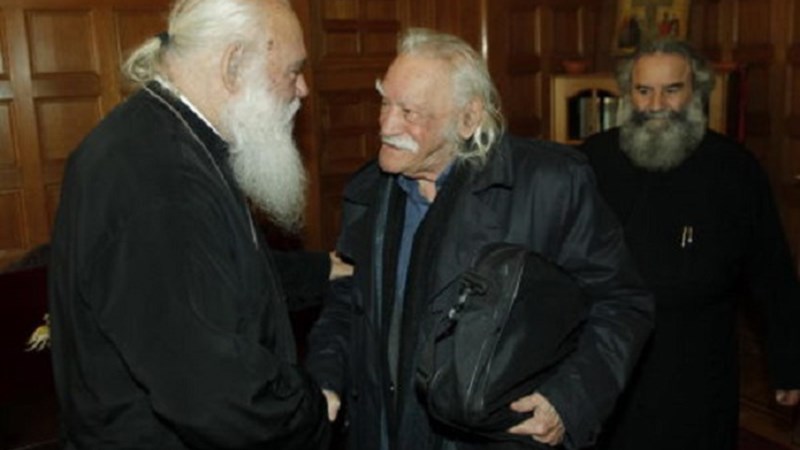 Διαψεύδει ο Μανώλης Γλέζος ότι ζήτησε από τον Ιερώνυμο να έχει θρησκευτική κηδεία