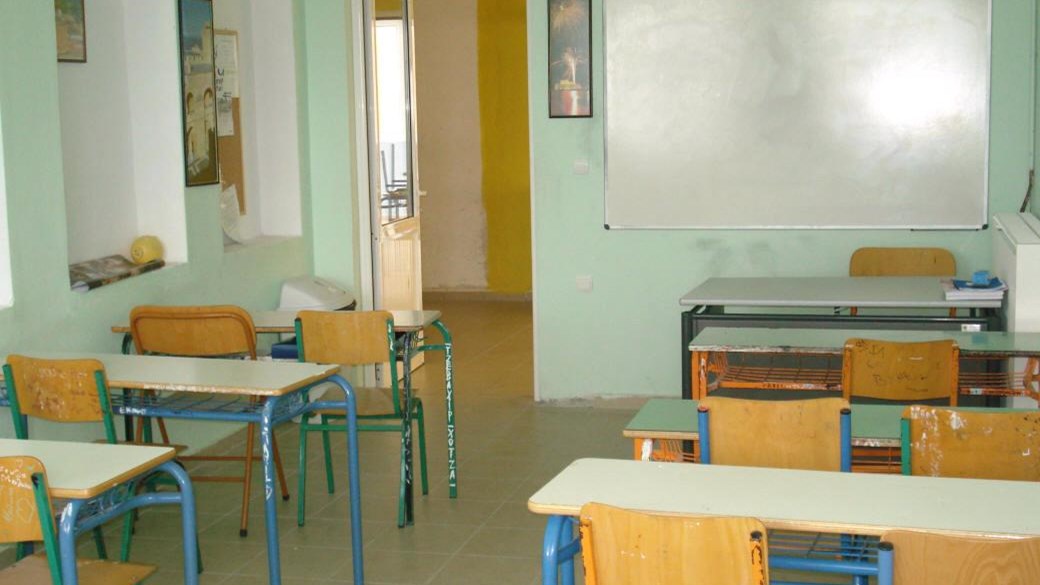Σοκαριστικές καταγγελίες για καθηγήτρια – Έβγαζε τα φρύδια μαθητών και τους έδενε πισθάγκωνα στις καρέκλες