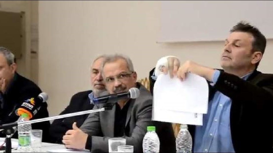 Έντονες αντιδράσεις στη Στυλίδα για τους πρόσφυγες – Γκλέτσος: Θα κάνουμε δημοψήφισμα – ΒΙΝΤΕΟ