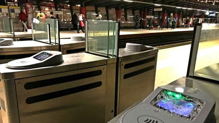 Διέλυσαν ακυρωτικά μηχανήματα νέου τύπου στο μετρό της Ομόνοιας