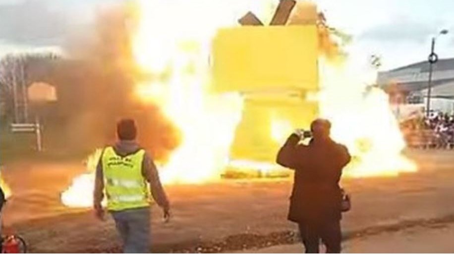 ΒΙΝΤΕΟ ΣΟΚ από την έκρηξη στο καρναβάλι της Βιλπάντ στο βόρειο Παρίσι