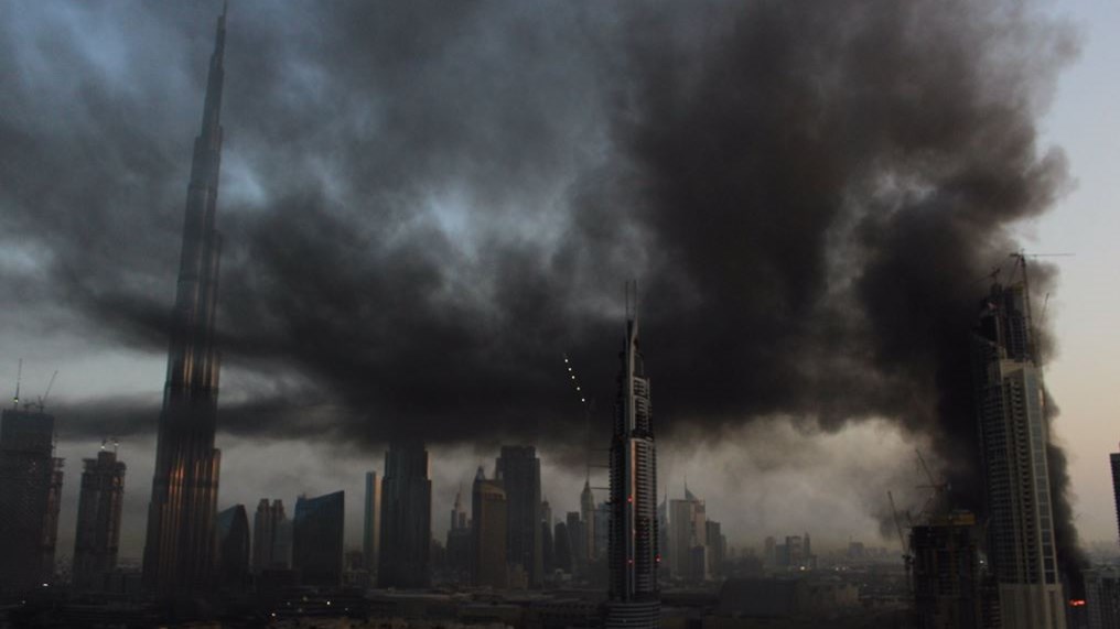 Κόλαση φωτιάς σε ουρανοξύστη του Ντουμπάι – «Πνίγηκε» στους καπνούς το Μπουρτζ Χαλίφα – ΒΙΝΤΕΟ