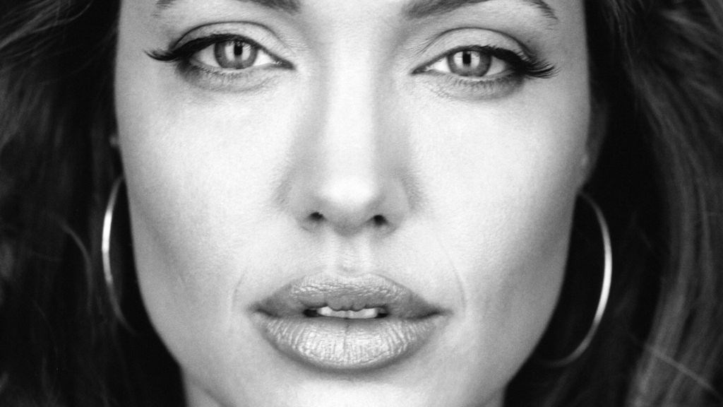 Οι άγνωστες φωτογραφίες της Τζολί όταν πόζαρε στα 16 της ως μοντέλο – ΦΩΤΟ