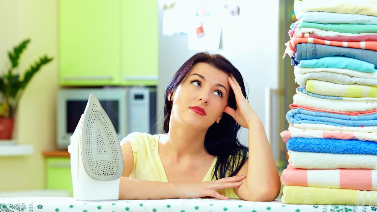 Πως να σιδερώσετε ένα πουκάμισο σε 90 δευτερόλεπτα – ΒΙΝΤΕΟ