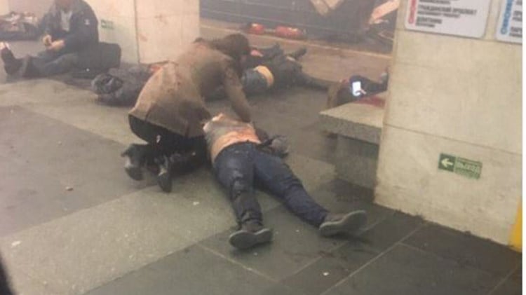 Φωτογραφία-σοκ από τραυματία στο σταθμό μετρό της Αγίας Πετρούπολης – ΤΩΡΑ