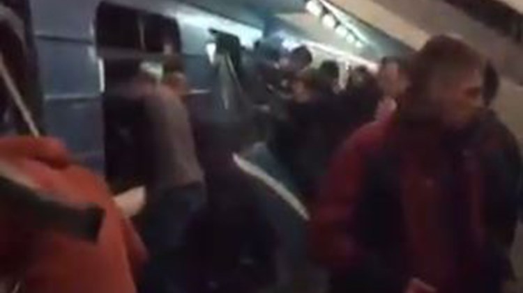 Επιβάτες έχουν εγκλωβιστεί μέσα στα βαγόνια από την έκρηξη στην Αγία Πετρούπολη – ΒΙΝΤΕΟ – ΤΩΡΑ