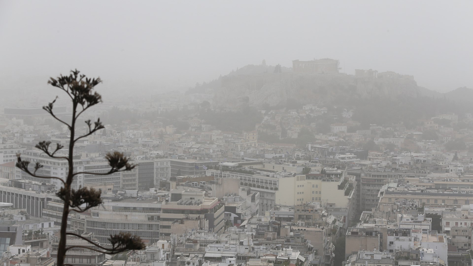 Χαλάει ο καιρός – Βροχές, καταιγίδες και αφρικανική σκόνη