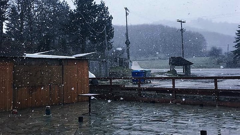 Τα Ιωάννινα ξημέρωσαν με… χιόνια – ΦΩΤΟ