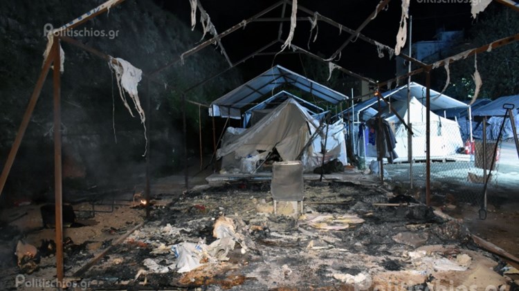 Φωτιά σε σκηνή στον καταυλισμό της Σούδας – ΒΙΝΤΕΟ