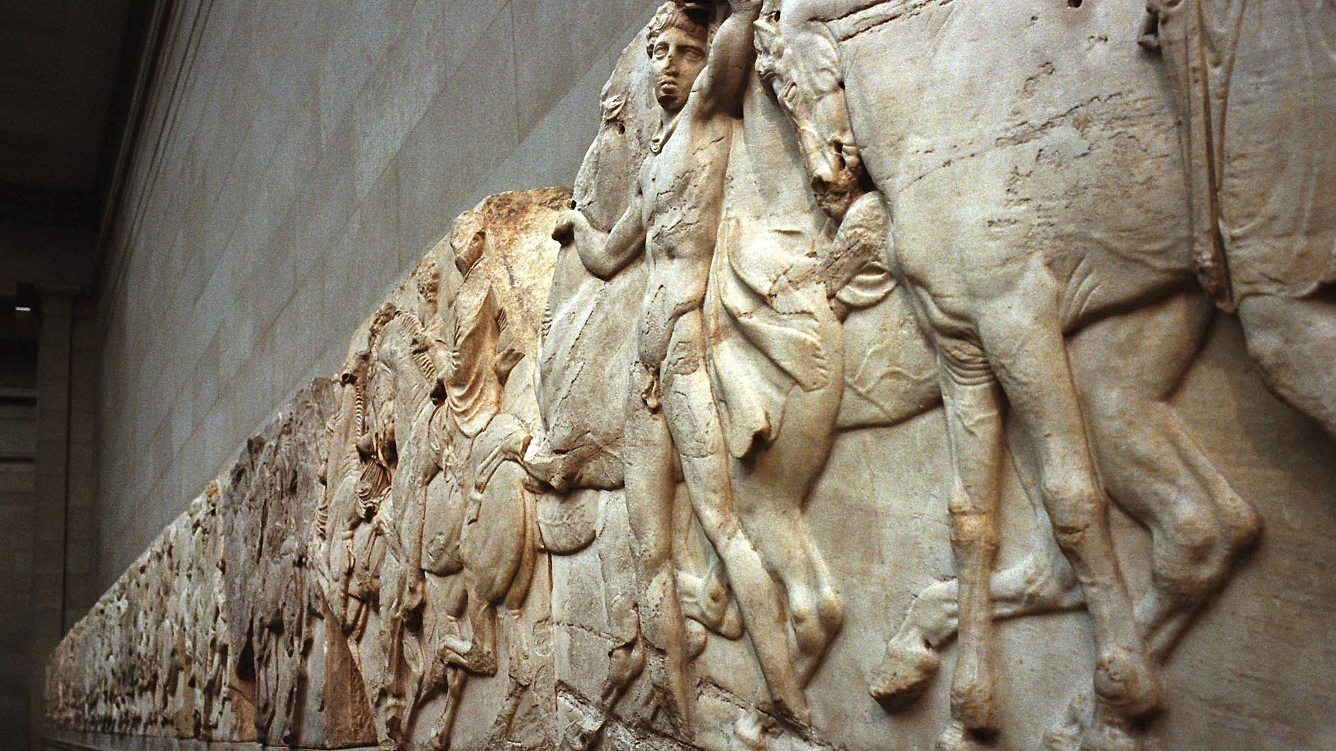 Αρθρογράφος του Guardian προτείνει να μπει στη συμφωνία για το Brexit και η επιστροφή των Γλυπτών του Παρθενώνα