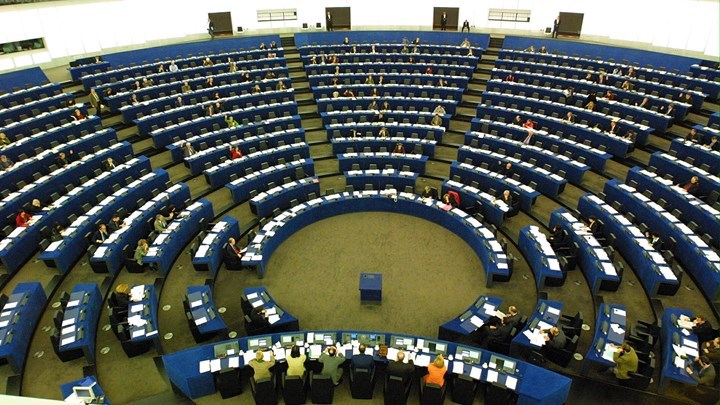 Έκκληση των Ευρωβουλευτών: Κλείστε τώρα την αξιολόγηση
