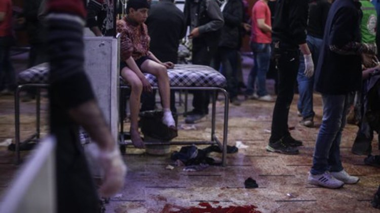 Συρία: Εκατόμβη αμάχων από επιδρομή με χημικά αέρια – Σκληρές εικόνες