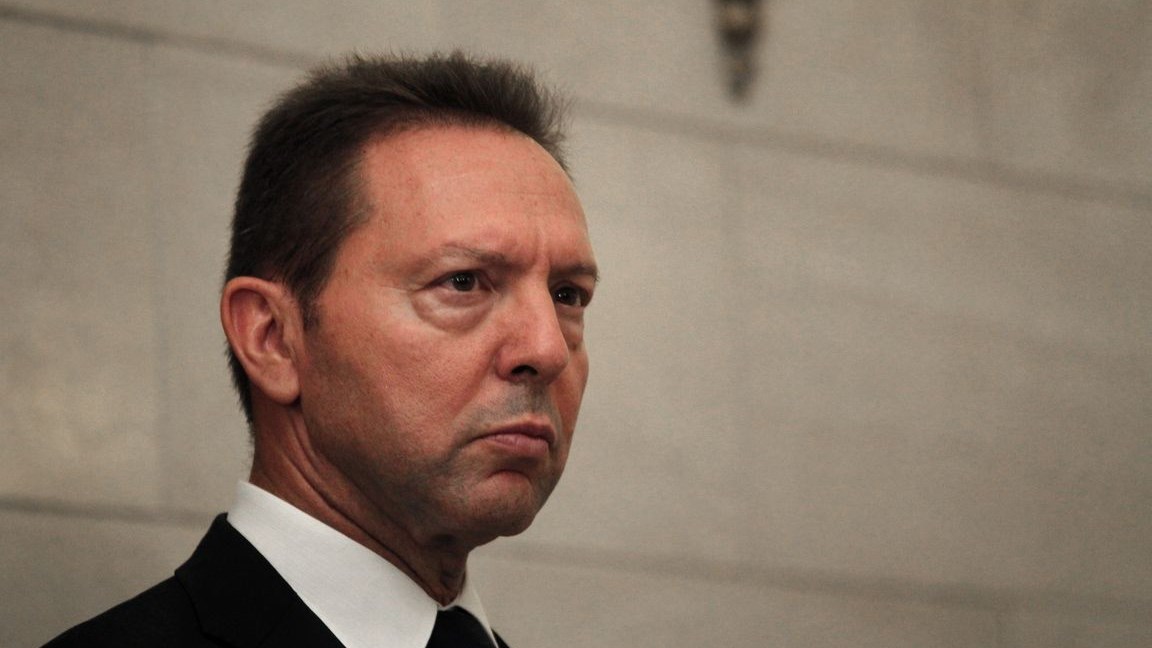 Στα άκρα η σύγκρουση κυβέρνησης – Στουρνάρα