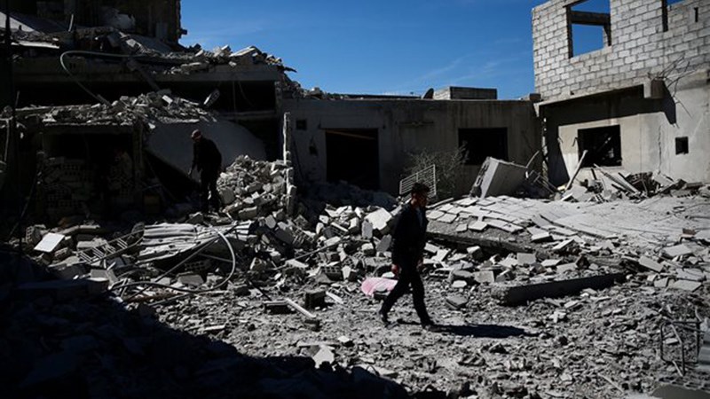 Δεν έχει τέλος η φρίκη – Νέες αεροπορικές επιδρομές στη Συρία