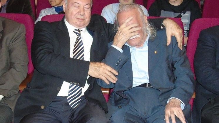 Η συγκίνηση του Μανώλη Γλέζου όταν έγινε επίτιμος δημότης Κεφαλονιάς – ΦΩΤΟ