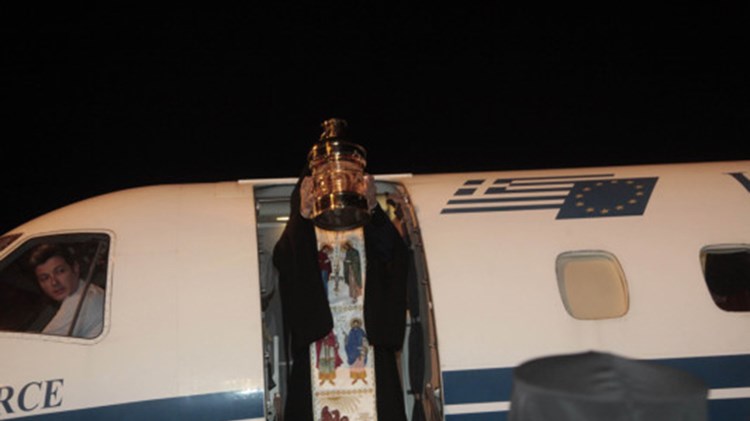 Η Ένωση Άθεων για το Άγιο Φως: Σκανδαλώδης δαπάνη η μεταφορά του