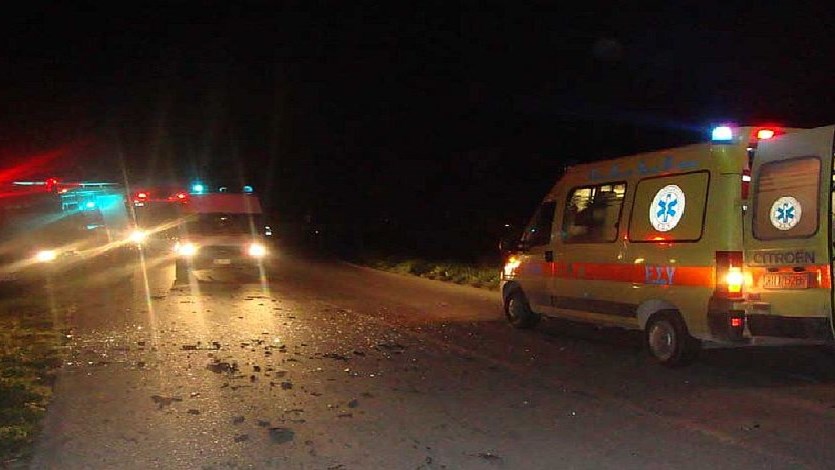 Δυστύχημα στην Αθηνών-Λαμίας – ΙΧ «καρφώθηκε» σε προπορευόμενη νταλίκα