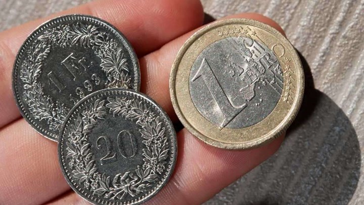 «Κρυμμένα» εθνικά νομίσματα αξίας 15 δισ. – Δεν έχουν μετατραπεί σε ευρώ