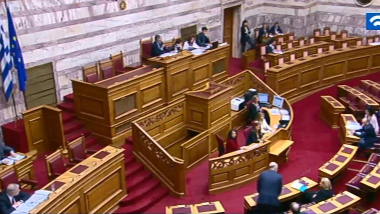 Αντιπαράθεση κυβέρνησης – αντιπολίτευσης στη Βουλή για την αξιολόγηση