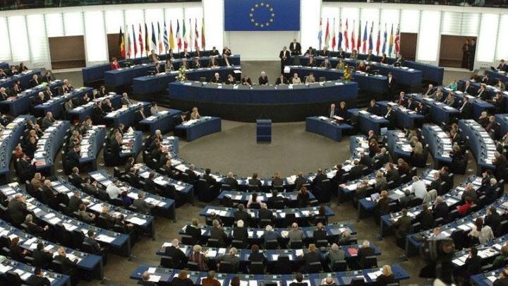 “Σταματήστε να καταστρέφετε την Ελλάδα” ζητούν 44 ευρωβουλευτές