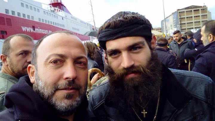 Ο σέξι Κρητικός αγρότης κατηγορείται για επίθεση στα ΜΑΤ