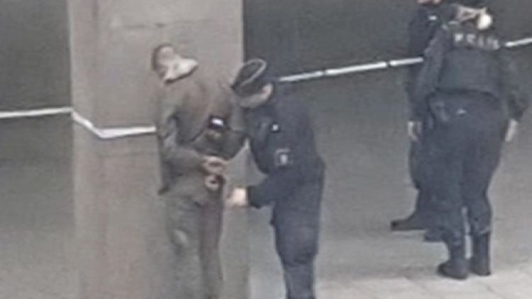 ΒΙΝΤΕΟ από τη στιγμή της σύλληψης του υπόπτου στη Στοκχόλμη