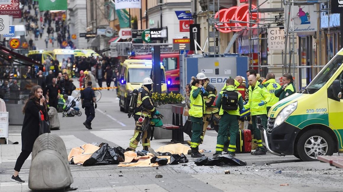 Τρόμος πάνω από την Ευρώπη – Δύο συλλήψεις για τη φονική επίθεση στη Στοκχόλμη  – ΦΩΤΟ – ΒΙΝΤΕΟ