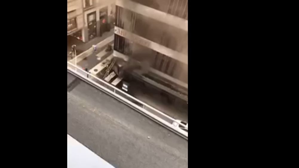 Η στιγμή που το φορτηγό στη Στοκχόλμη τυλίγεται στις φλόγες – ΒΙΝΤΕΟ