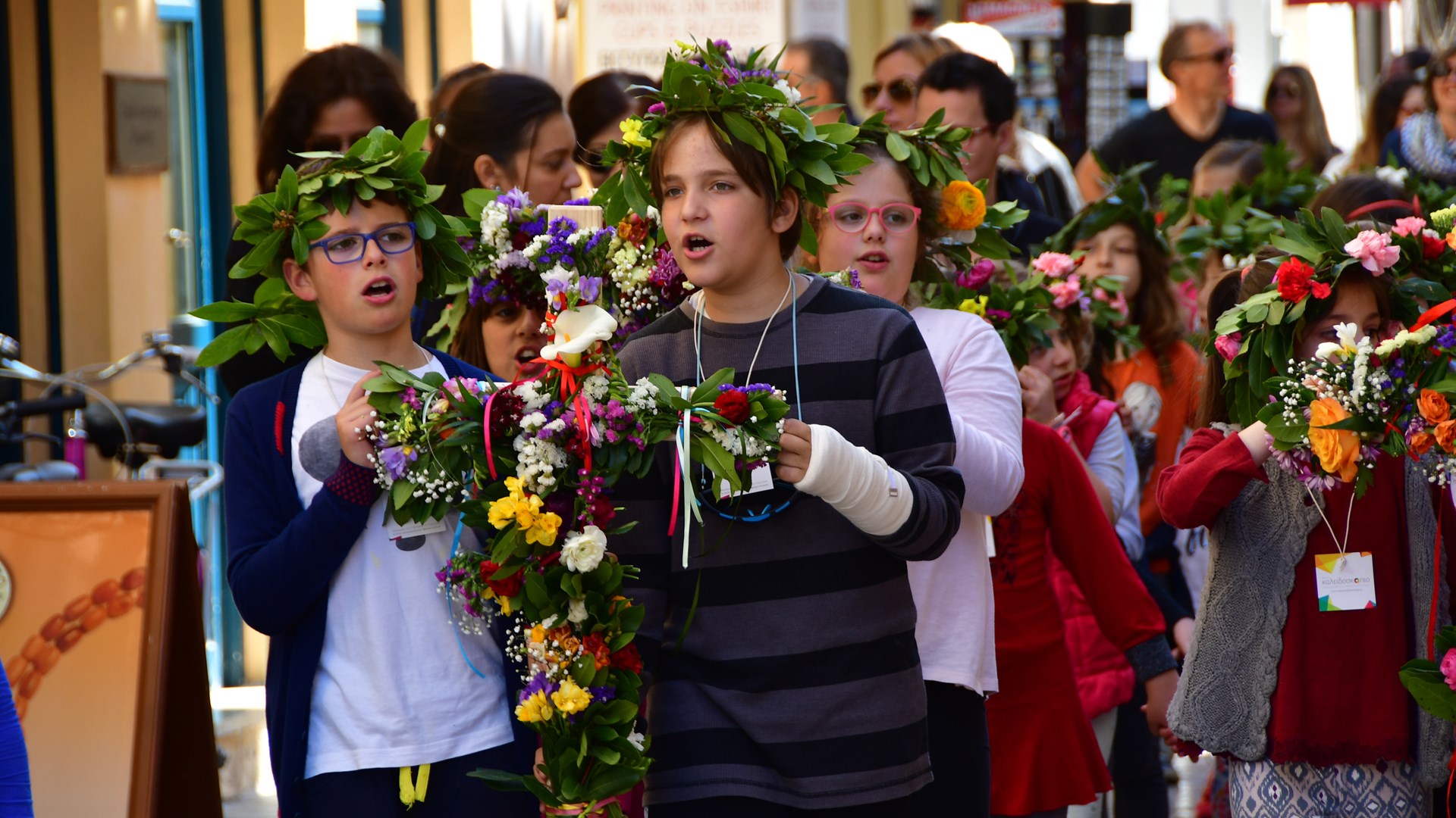 Το έθιμο του Λαζάρου αναβίωσαν μικρά παιδιά στο Ναύπλιο – ΒΙΝΤΕΟ – ΦΩΤΟ