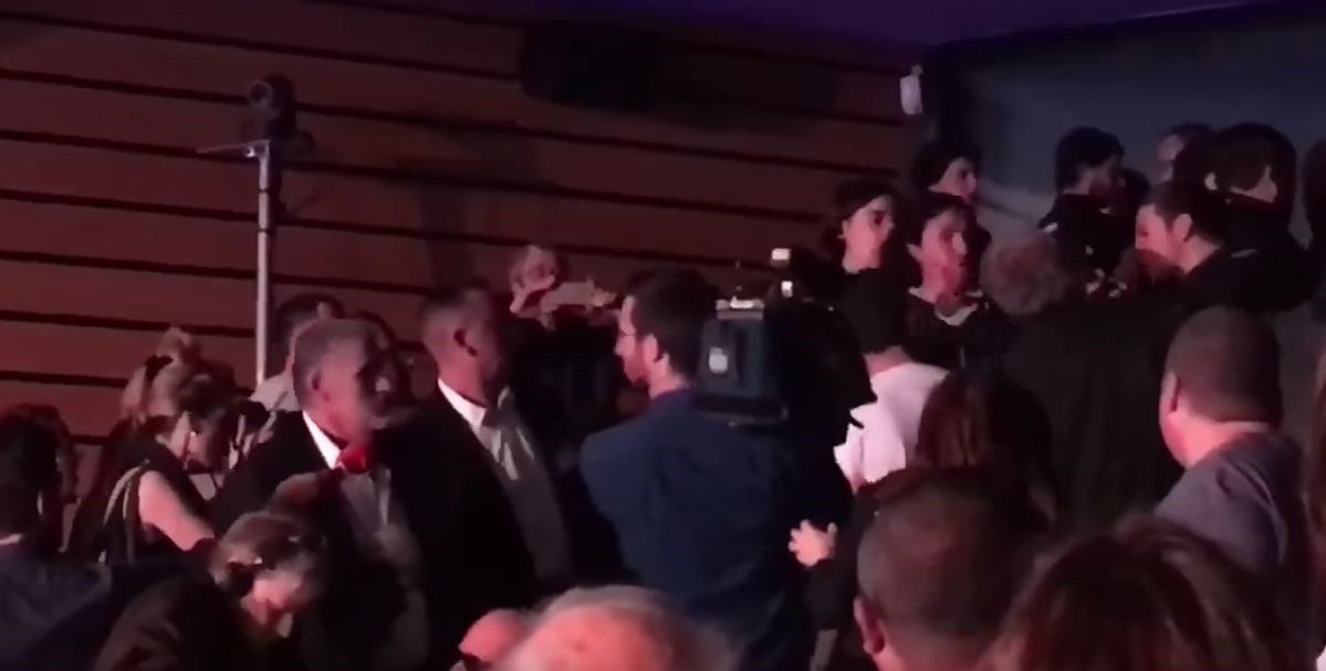 Επεισόδια σε συγκέντρωση της Λεπέν στην Κορσική – ΒΙΝΤΕΟ