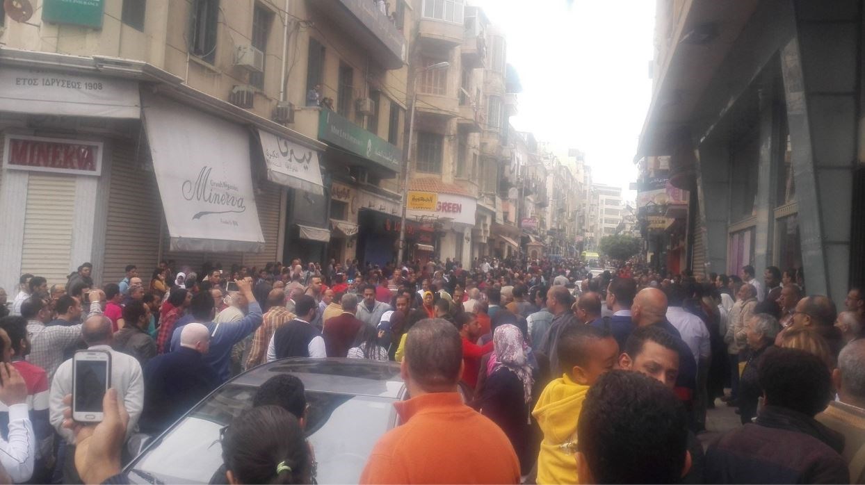 Έκρηξη σε προαύλιο εκκλησίας στην Αλεξάνδρεια – ΤΩΡΑ