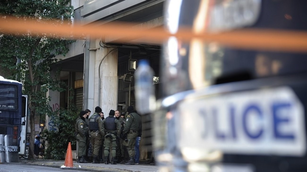 Νέες επιθέσεις με μολότοφ και πέτρες σε διμοιρία των ΜΑΤ