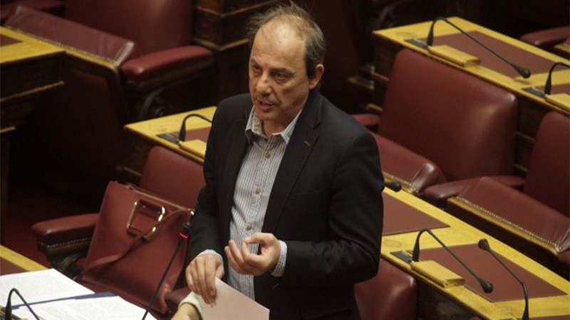 Βουλευτής του ΣΥΡΙΖΑ για το Άγιο Φως: Δεν μπορεί να έρχεται με έξοδα του ελληνικού Δημοσίου
