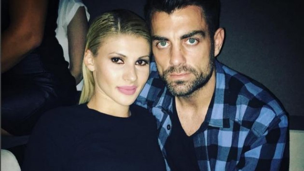 Τι λέει η σύζυγος του Χανταμπάκη για τα “πυρά” που δέχεται ο παίκτης του Survivor