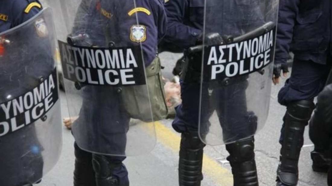 Νέα επίθεση με μολότοφ σε διμοιρία των ΜΑΤ στα Εξάρχεια