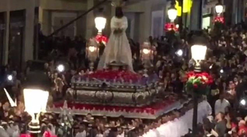 Πανικός σε θρησκευτική εκδήλωση στη Μάλαγα – 2 τραυματίες – ΦΩΤΟ – ΒΙΝΤΕΟ