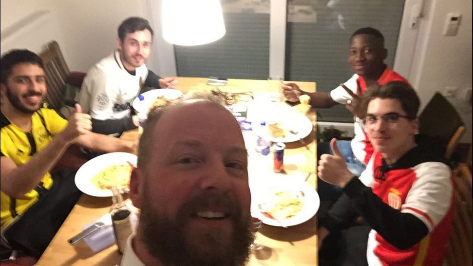Οπαδοί της Ντόρτμουντ φιλοξένησαν στα σπίτια τους οπαδούς της Μονακό – ΦΩΤΟ
