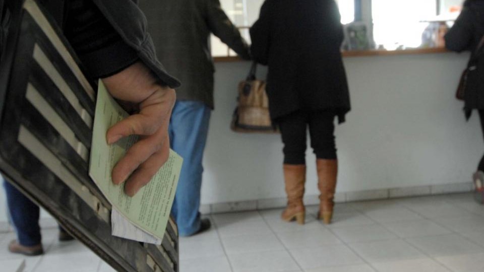 Η τροχαία επιστρέφει τις πινακίδες και τις άδειες οδήγησης και κυκλοφορίας λόγω Πάσχα