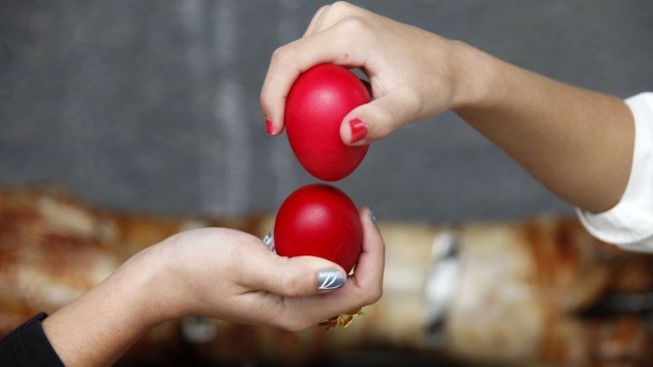 Γιατί βάφουμε κόκκινα αυγά την Μεγάλη Πέμπτη;