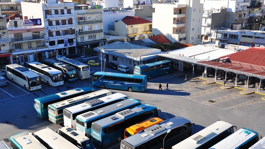 Πρωτοφανής καβγάς στο ΚΤΕΛ Χανίων μεταξύ οδηγού και δύο φοιτητριών