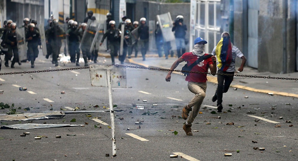 Βενεζουέλα: Δύο νεκροί σε διαδηλώσεις κατά του Μαδούρο – ΦΩΤΟ