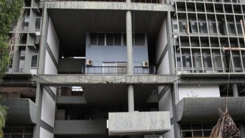 Μυστήριο με την πτώση άνδρα από εγκαταλελειμμένο κτίριο παλαιού λιμεναρχείου