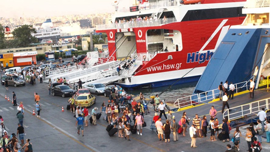 Αυξημένη η κίνηση στα λιμάνια για την έξοδο του Πάσχα