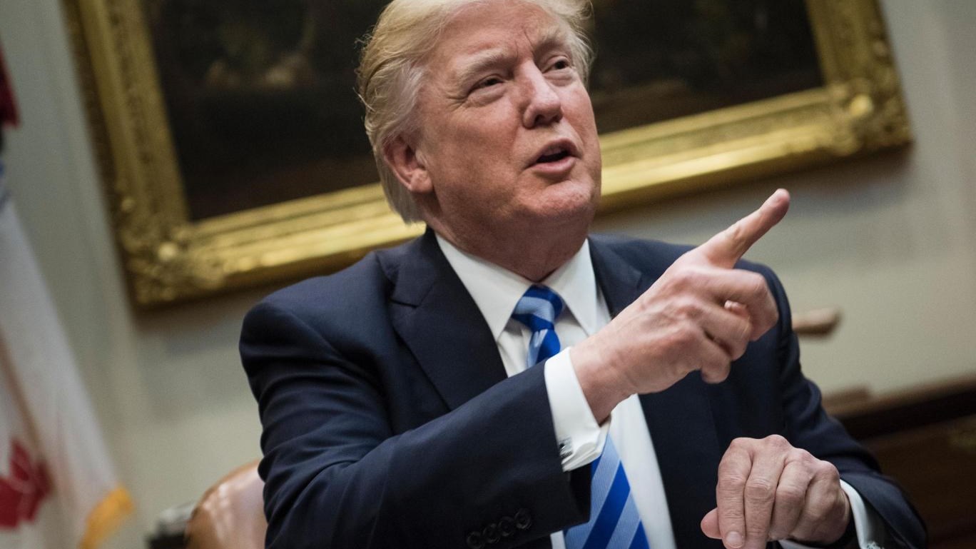 Υπερήφανος για τη ρίψη της «μητέρας των βομβών» δηλώνει ο Τραμπ