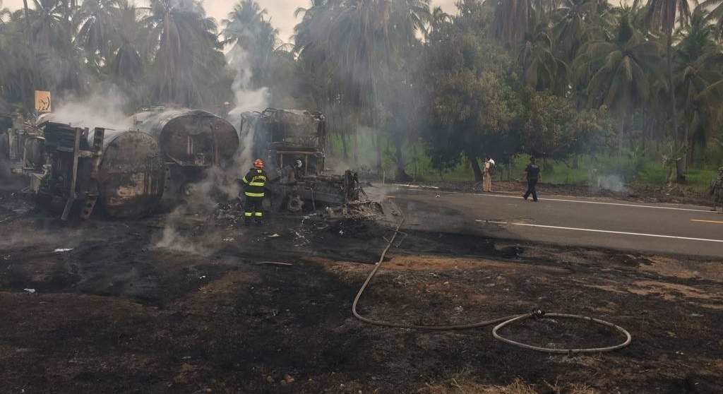 Τραγωδία στο Μεξικό από σύγκρουση βυτιοφόρου με λεωφορείο