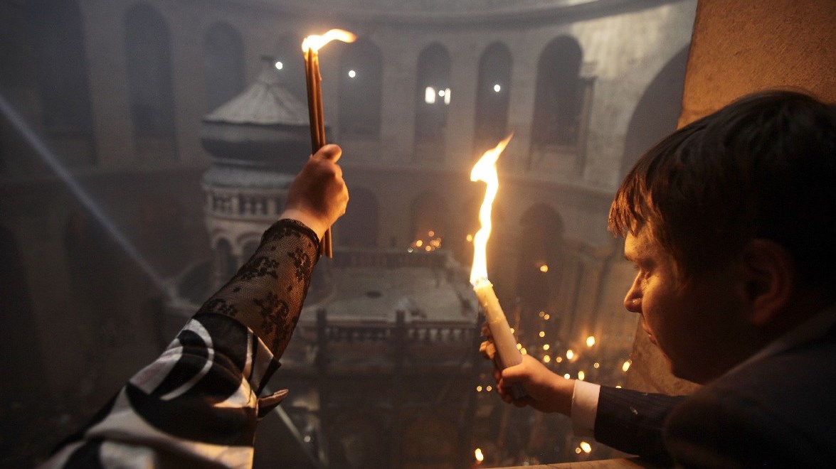 Πώς και πότε φτάνει το Άγιο Φως στην Ελλάδα